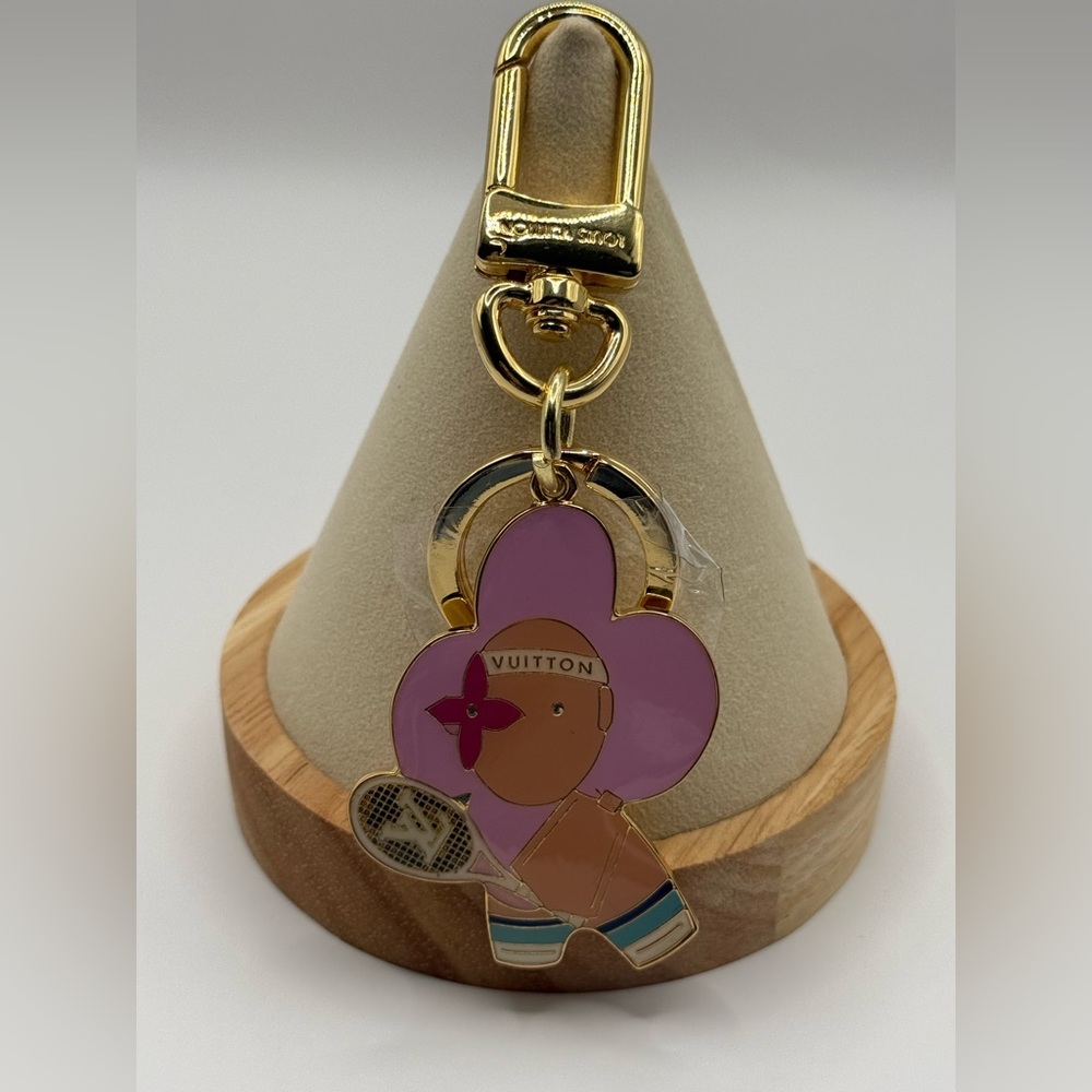 Lv Luxury Gold n pink Keychain bag charm Vivienne key holder NEW - Picture 3 of 6